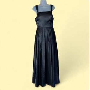 HY Elegant Black Satin Maxi Wedding Dress with Square Neck 12